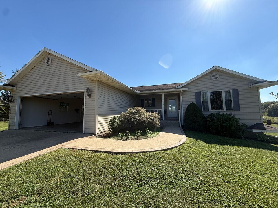 19478 Kelsay Rd in Barnett, MO - Building Photo