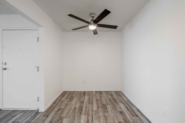 Garden Pines in Wichita, KS - Foto de edificio - Interior Photo