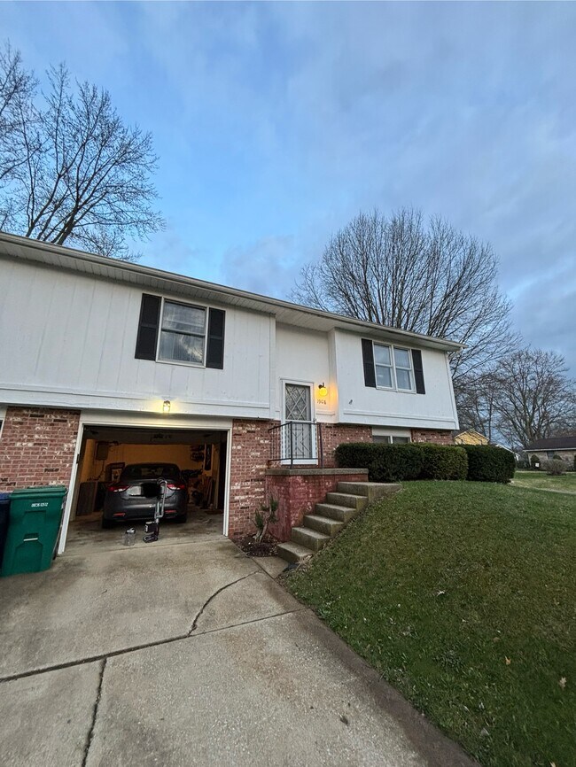 1908 Thackeray Ave NW, Unit 1908 Thackeray