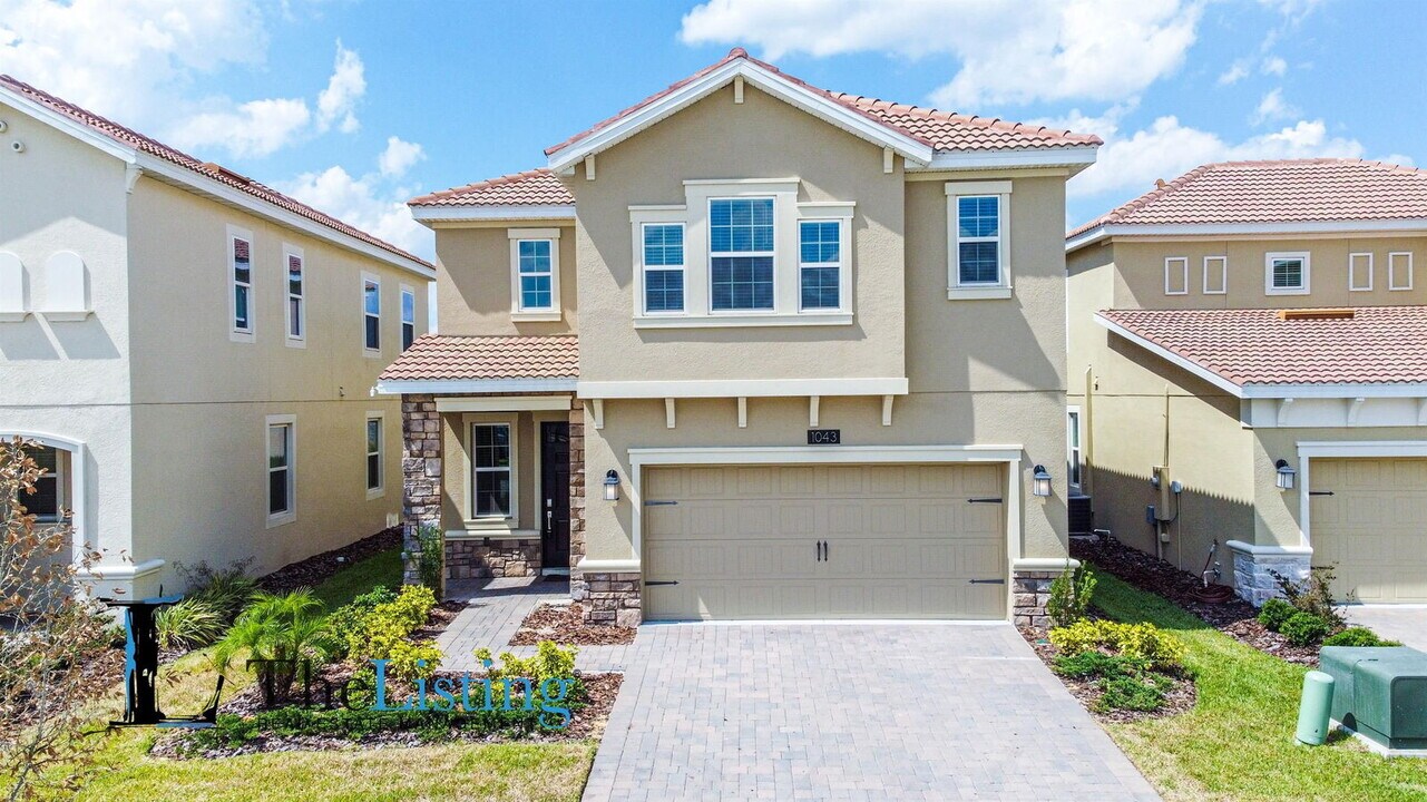 1043 Blackwolf Run Rd in Davenport, FL - Building Photo