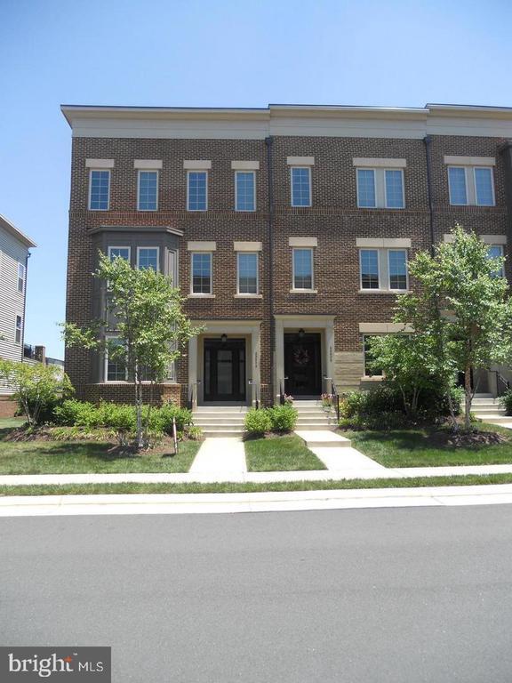 property at 22806 Breezy Hollow Dr