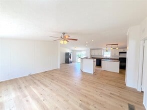 3063 Co Rd 484 in Elgin, TX - Building Photo - Building Photo