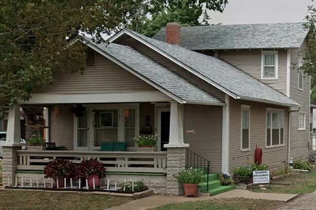property at 614 W 3rd Ave