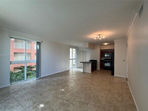 7270 SW 89th St in Miami, FL - Building Photo - Building Photo
