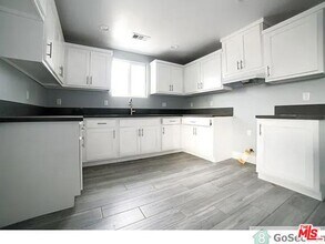 11164 S Figueroa St in Los Angeles, CA - Building Photo - Building Photo