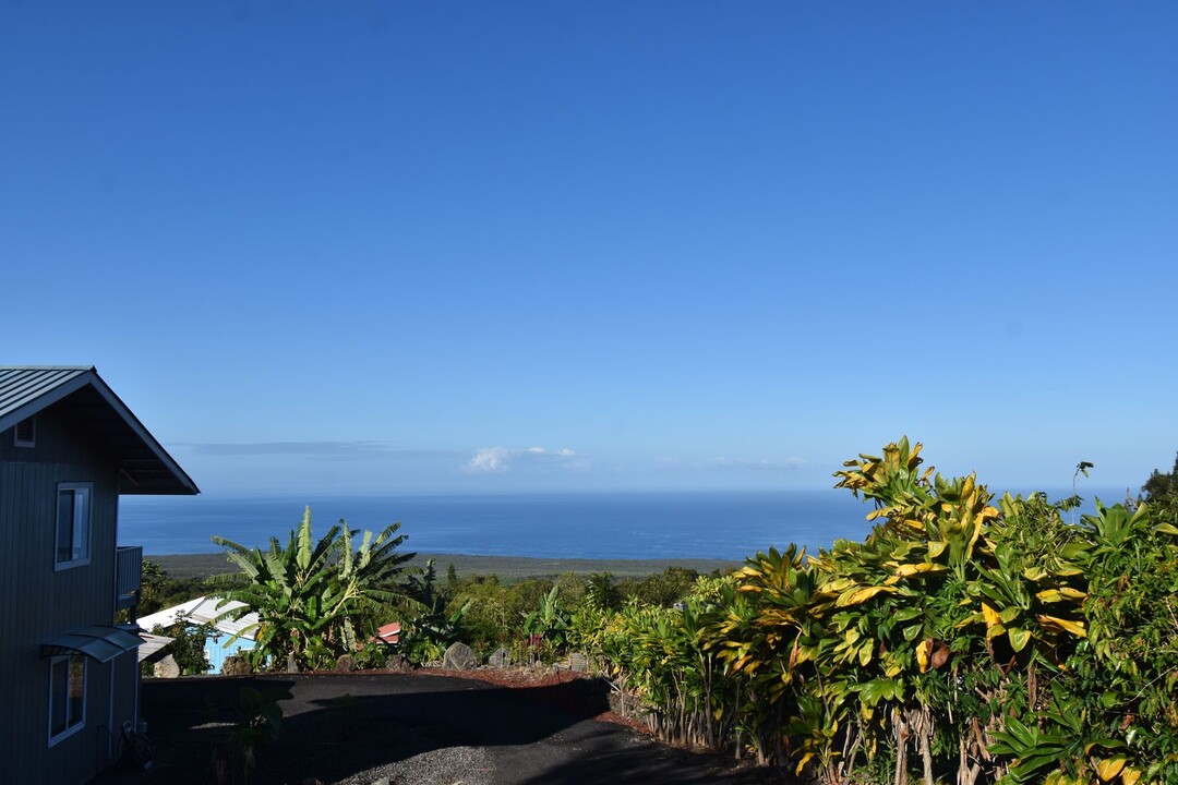 83-5481-5481 Mamalahoa Hwy in Captain Cook, HI - Building Photo