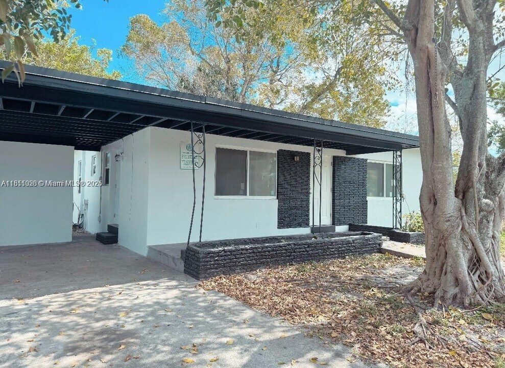 106 NW 28th Terrace in Fort Lauderdale, FL - Building Photo