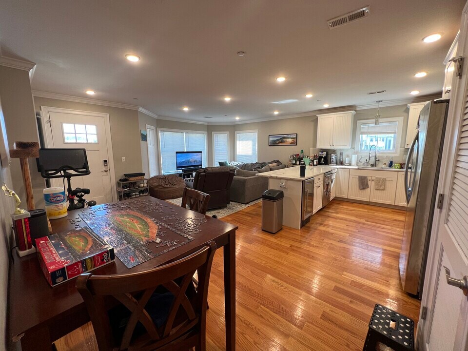 118 Holland St, Unit 1L in Somerville, MA - Building Photo