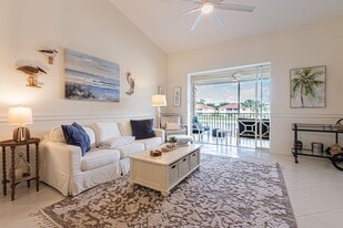 260 Robin Hood Cir in Naples, FL - Building Photo