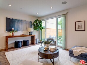 1278 Meadowbrook Ave in Los Angeles, CA - Building Photo - Building Photo