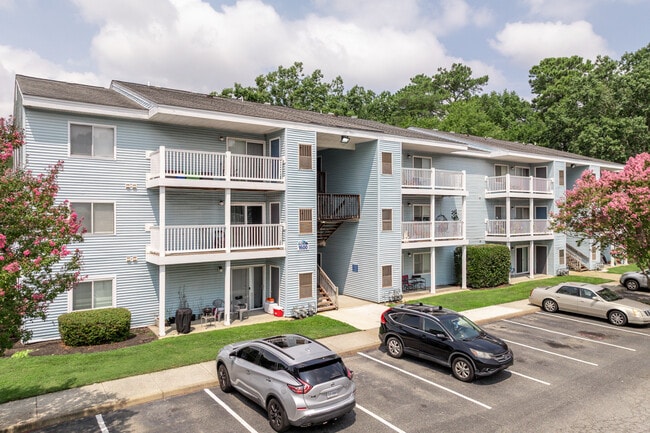 Grafton Station Apartments in Yorktown, VA - Building Photo - Building Photo