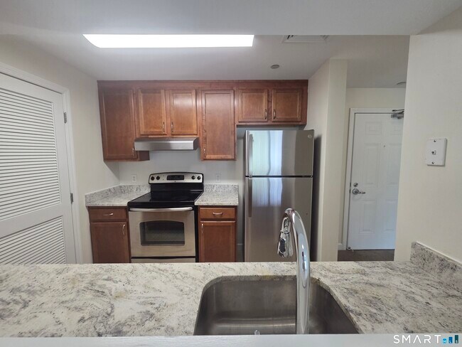 1 Birch Drive in Stamford, CT - Building Photo - Building Photo