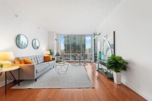 1 Shore Ln in Jersey City, NJ - Building Photo