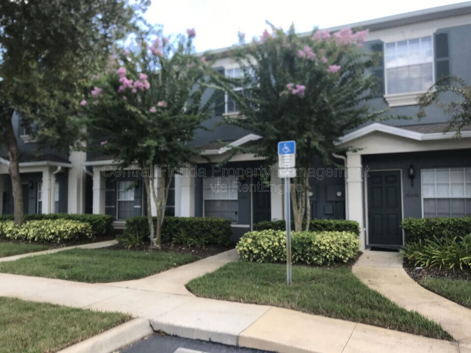 10340 Manderley Way in Orlando, FL - Building Photo
