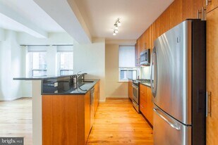 1425 Locust St in Philadelphia, PA - Building Photo