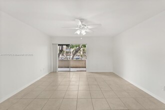7745 SW 86th St in Miami, FL - Foto de edificio - Building Photo