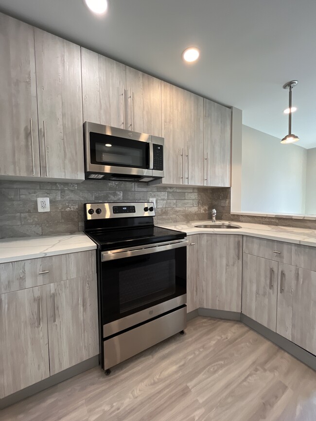 101 S Victoria Ave, Unit D1