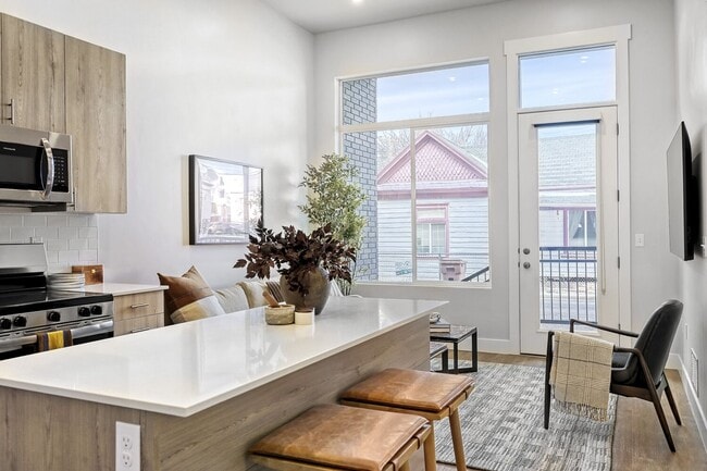 West Main in Midvale, UT - Foto de edificio - Building Photo