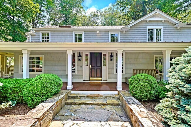 22 Little Town Ln in Bedford, NY - Building Photo - Building Photo
