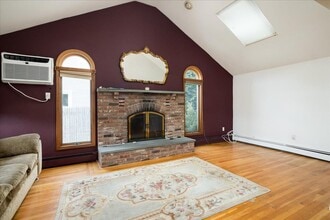 10 Seneca Dr in Massapequa, NY - Building Photo - Building Photo