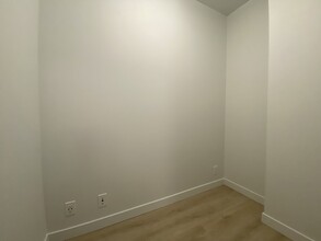 567 Clarke Rd in Coquitlam, BC - Building Photo - Building Photo