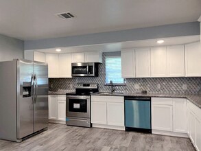 25745 Dulaney St in Splendora, TX - Foto de edificio - Building Photo