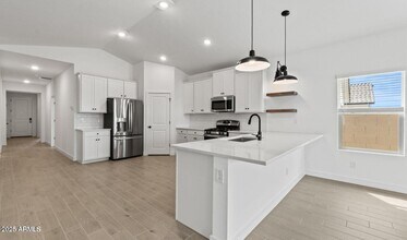 7426 S 76th Dr in Phoenix, AZ - Building Photo - Building Photo