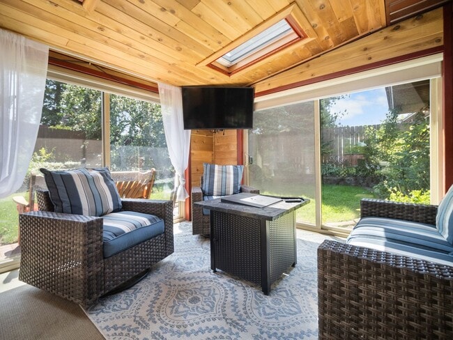 7310 N Fox Point Dr in Spokane, WA - Building Photo - Building Photo