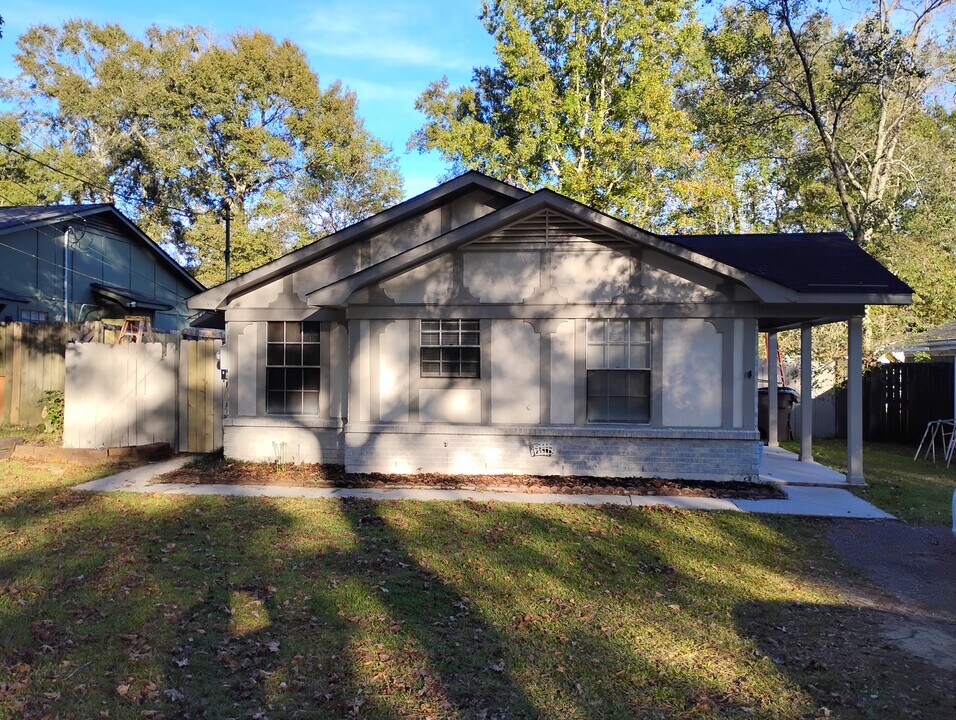 965 Wesley Ave in Mobile, AL - Building Photo