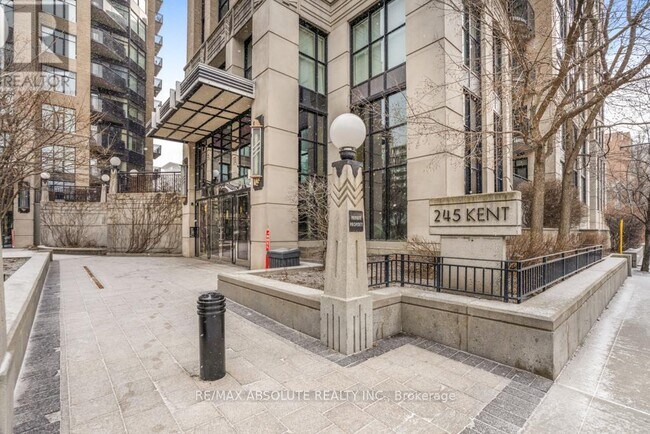 245 Kent St in Ottawa, ON - Building Photo - Building Photo