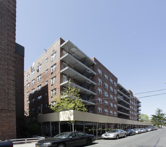 James House in Elmhurst, NY - Foto de edificio - Building Photo