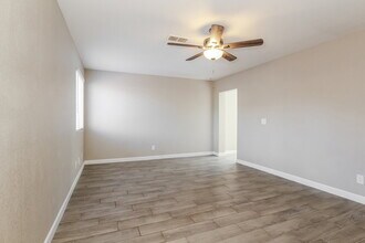 10856 W Ruth Ave in Peoria, AZ - Foto de edificio - Building Photo