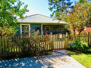 31 Hunters Creek Dr in Huntsville, TX - Building Photo - Building Photo