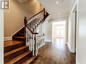 19 Alexandra Blvd in Toronto, ON - Building Photo - Building Photo