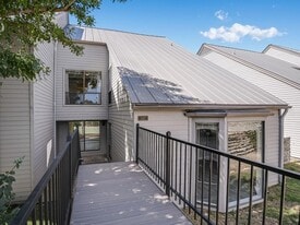 147 World of Tennis Sq in Lakeway, TX - Building Photo