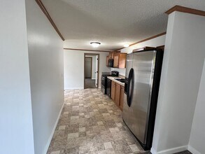 1015 27th St SE in Minot, ND - Building Photo - Building Photo