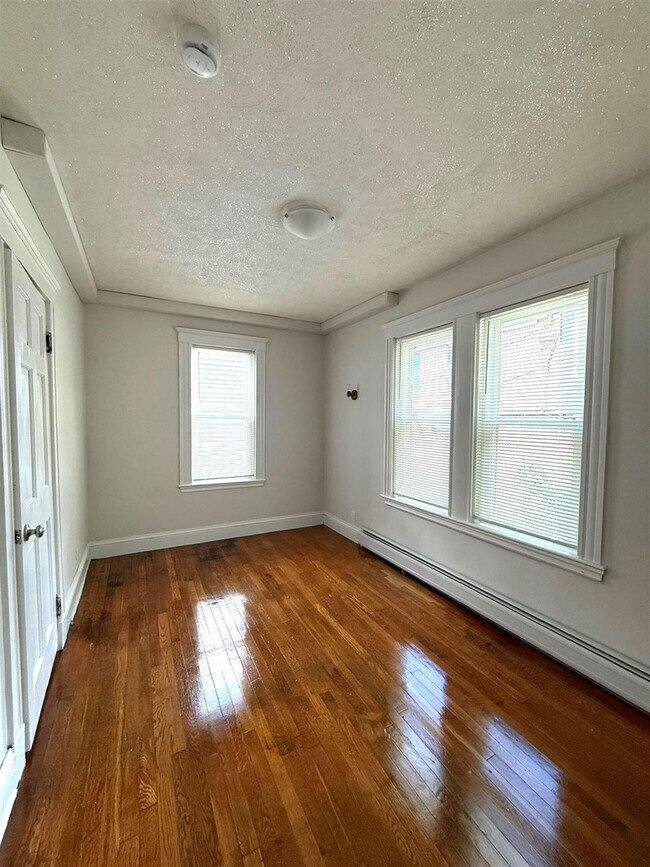 43 Broadway, Unit 1 in Somerville, MA - Building Photo - Building Photo