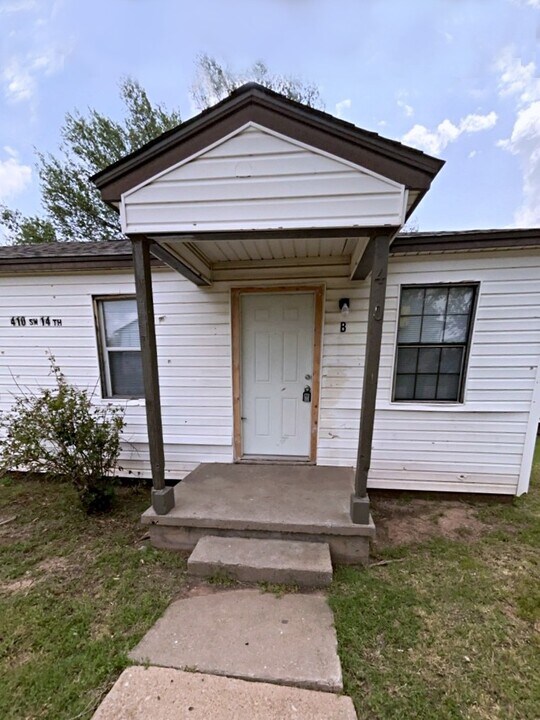 410 SW 14th St-Unit -B in Lawton, OK - Building Photo