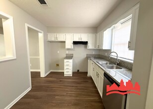 Charming and Updated 2-Bedroom Home for Rent! in Memphis, TN - Building Photo - Building Photo
