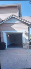 6446 Setting Sun Dr in Huntington Beach, CA - Building Photo - Building Photo