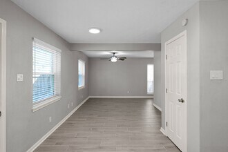 8226 Autumn Willow Dr in Tomball, TX - Building Photo - Building Photo