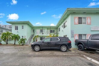 521 NE 82nd Terrace in Miami, FL - Foto de edificio - Building Photo