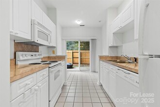 8122 Village Harbor Dr in Cornelius, NC - Building Photo - Building Photo