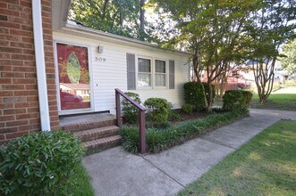 309 Holtz Ln in Cary, NC - Building Photo - Building Photo