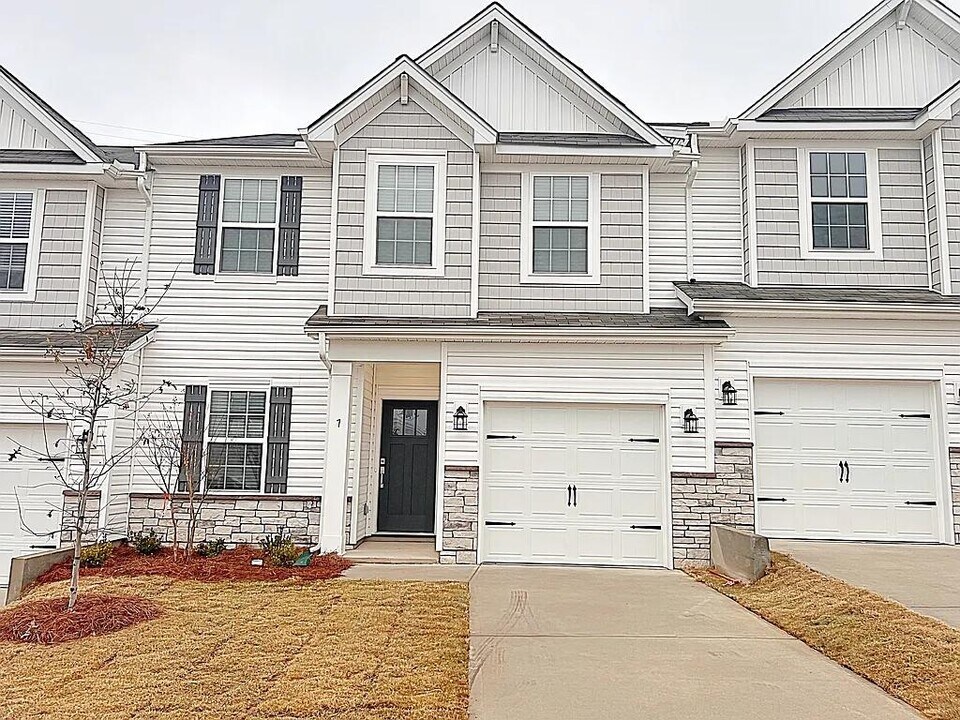 7 Vine House Dr in Fountain Inn, SC - Building Photo