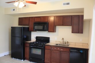 818 Hollins St in Baltimore, MD - Building Photo - Building Photo