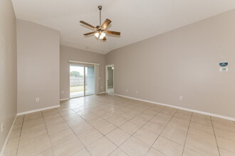 11850 Brenford Crest Dr in Riverview, FL - Foto de edificio - Building Photo