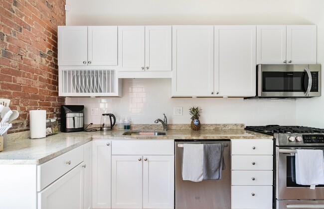 property at 1407 F St NE