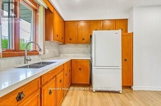115 Harris Ct in Oshawa, ON - Building Photo - Building Photo