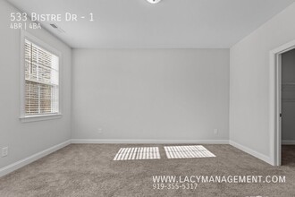 533 Bistre Dr in Cary, NC - Foto de edificio - Building Photo